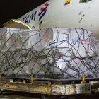 El viernes llegaron al aeropuerto de Quito 50 ventiladores para pacientes con coronavirus.