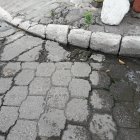 Situación. Los moradores esperan que cambien los adoquines.