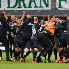 Los jugadores del Werder Bremen celebran la permanencia en la primera categoría de Alemania.

 FBL-GER-BUNDESLIGA-RELEGATION-HEIDENHEIM-BREMEN
