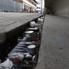 Una alcantarilla. Emana mal olor en el cruce de Piedrahita y José Antepara.