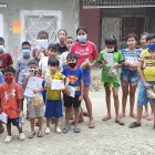 Los niños de la fundación recibieron los primeros libros impresos en los que se difunden sus valores.