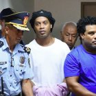 El exfutbolista llegó a Paraguay el pasado 4 de marzo donde fue retenido. El 7 de abril recién fue liberado, pero pasó a prisión preventiva donde aún permanece.