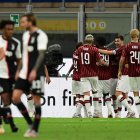 Los jugadores del AC Milan celebran durante la victoria sobre la Juventus.

 FBL-ITA-SERIEA-AC MILAN-JUVENTUS-HEALTH-VIRUS