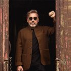 La voz del baladista ha conseguido liderar las listas radiales desde los años 80.