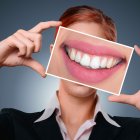 Dientes y encías sanas garantizan una buena salud oral.