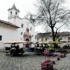 Sitio. La plazoleta de las Flores está muy cerca de varios templos católicos.