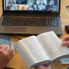 En Ecuador los testigos Jehová mantienen sus reuniones virtualmente e incluso sus convenciones anuales.