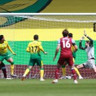 El futbolista confiesa en una carta que se niega a revelar su identidad para evitar el rechazo de sus compeñeros.