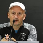 Pablo Repetto, entrenador de Liga de Quito, señaló que el entrenar con el plantel completo es un paso positivo hacia el regreso del fútbol.