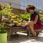 La jardinería es una actividad perfecta para personas de todas las edades.
