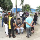 Desde las 08:00 llegaron los familiares a Criminalística a retirar los cuerpos que estuvieron perdidos.