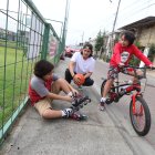 Situación. Adolescentes y niños no pueden ingresar a algunos parques para recrearse.