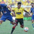 Wacho Vera (d), jugador de Barcelona que actuará como cedido en el cuadro manabita.