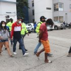 Hecho. Entre los detenidos hay una mujer que poseía un grillete electrónico.