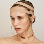 Aunque nació en Rusia, pasó su niñez y adolescencia en Ecuador.