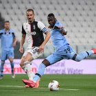 Felipe Caicedo, delantero ecuatoriana del Lazio, poco pudo hacer para impedir la caída de su club.