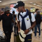 Jefferson Orejuela finalmente se pondría la amarilla.