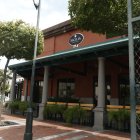 Hecho. El asesinato ocurrió al finalizar la tarde del lunes en los exteriores de una cafetería de una plaza comercial de Samborondón.