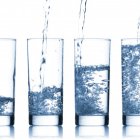 Es importante que no te excedas en el consumo de agua, pues eso puede causarte problemas de salud.