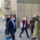 El asambleísta Freddy Alarcón a su llegada a la Fiscalía para rendir una versión en el caso del hospital de Pedernales.