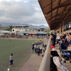 Las competencias organizadas por las ligas barriales y otras agrupaciones cuentan con un buen marco de público.