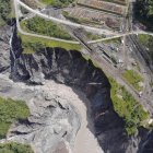 La foto facilitada por el Ing. Jorge Sevilla, tomada el 21 de julio, muestra el avance de la erosión regersiva del río Coca y el riesgo para la vía paralela, la Troncal Amazónica.