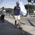 Jimmy Montenegro, de 11 años de edad, camina por la ciudadela Pradera donde vive.