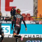 Miler Bolaños festeja uno de los tantos de Tijuana en la victorias ante el Atlas en la Liga MX.