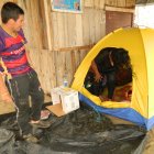 Hecho. En las cabañas es posible ver a familias enteras en las noches y en la mañana, antes de que los comercios en el cantón empiecen a funcionar.