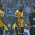 Carlos Vera expulsó a Álex Bolaños, quien en sus ocasiones agredió a su hermano Miller, en la final del año 2014.