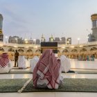 Preparativos para la temporada de peregrinación del Hajj, que empieza mañana, en el santuario de la Gran Mezquita, en La Meca.