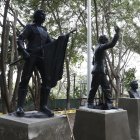 Obra. En total serán cinco estatuas y bustos que contará la plazoleta.