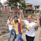Abdalá Bucaram Pulley junto a su esposa Gabriela Pazmiño en un evento durante la última campaña electoral.