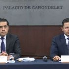 El ministro de Finanzas, Richard Martínez (izquierda), anunció que llegó a un acuerdo con un grupo mayoritario de bonistas el pasado 6 de julio.