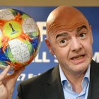 La sombra de la duda sigue rondando al mundo del fútbol. El presidente de la FIFA, Gianni Infantino, no está libre de ella.