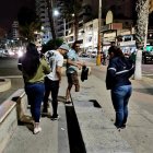 Hecho. La noche de ayer, la comisaría de Salinas retiró del malecón a decenas de ciudadanos que se encontraban bebiendo.
