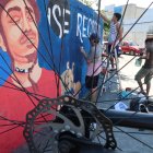 Obra. Los artistas urbanos intervinieron en la pared el sábado 1 de agosto.