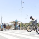 Hecho. En los exteriores de una puerta de ingreso del parque Samanes los participantes hicieron deporte en acto de protesta.