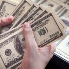 Ecuador negocia con acreedores para solucionar su déficit fiscal.