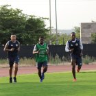 El delantero ecuatoriano Jamie Ayoví (d) entrena ya en el Guayaquil City. Vuelve al país después de 7 años.