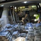 En Sucumbíos, durante una operación de control, militares encontraron 150 kilos de coca en un vehículo