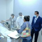 Atención. La adulta mayor fue ingresar en la clínica de la Universidad Espíritu Santo para las revisiones.