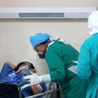 Doctores se esmeran en la atención a los pacientes en tiempo del coronavirus, aunque no siempre cuentan con todos los insumos.