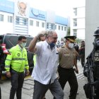 El 3 de junio, Abdala Bucaram fue detenido tras un allanamiento en su casa. La medida fue sustituida por arresto domiciliario y luego por presentación en la Fiscalía.

3 JUNIO del 2020

GERARDO MENOSCAL

Agencia (ag-expreso)