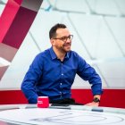 El Ministro de Cultura, Juan Fernando Velasco, dice que los premios siguen su marcha.