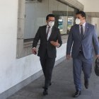 Defensa. Edwin Romero y Erick Huilca asistieron a la audiencia de apelación de siete procesados en el caso.
