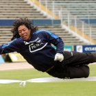 El colombiano René Higuita fue preparador de arqueros de la selección ecuatoriana cuando estaba dirigida por Luis Fernando Suárez.