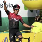 Richard Carapaz muestra su alegría luego de obtener su triunfo en la tercera etapa de la Vuelta a Polonia.