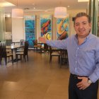 Efren Coronel, propietario de Red Crab.