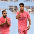 El defensa Real Madrid, Raphaël Varane fue uno de los protagonistas, fallando en los dos goles rivales.